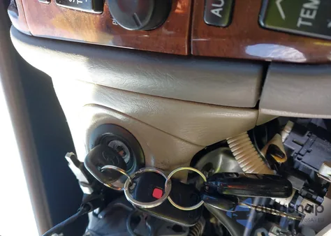 2000 Toyota Avalon Xls z USA, uszkodzony, nr VIN 4T1BF28B0YU020175